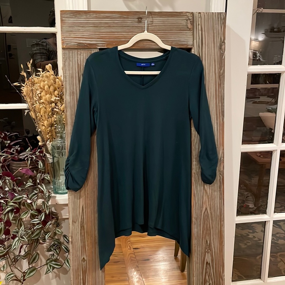 Quarter sleeve sweater